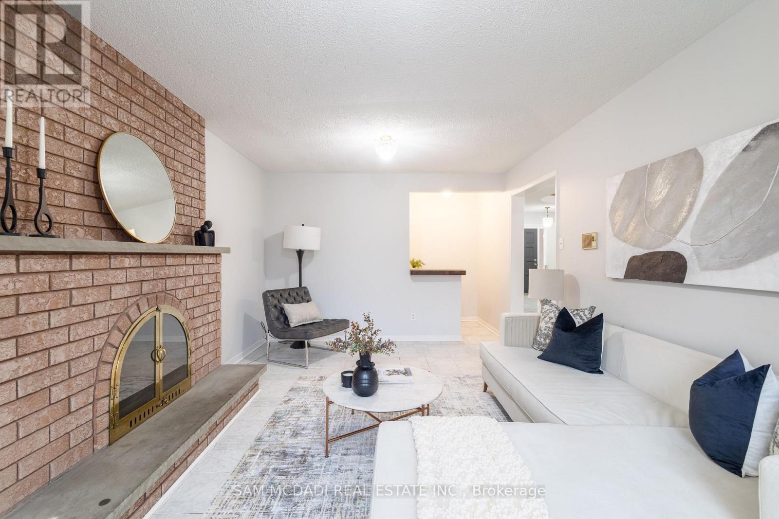 2093 The Chase, Mississauga, Ontario  L5M 3B8 - Photo 15 - W12679222