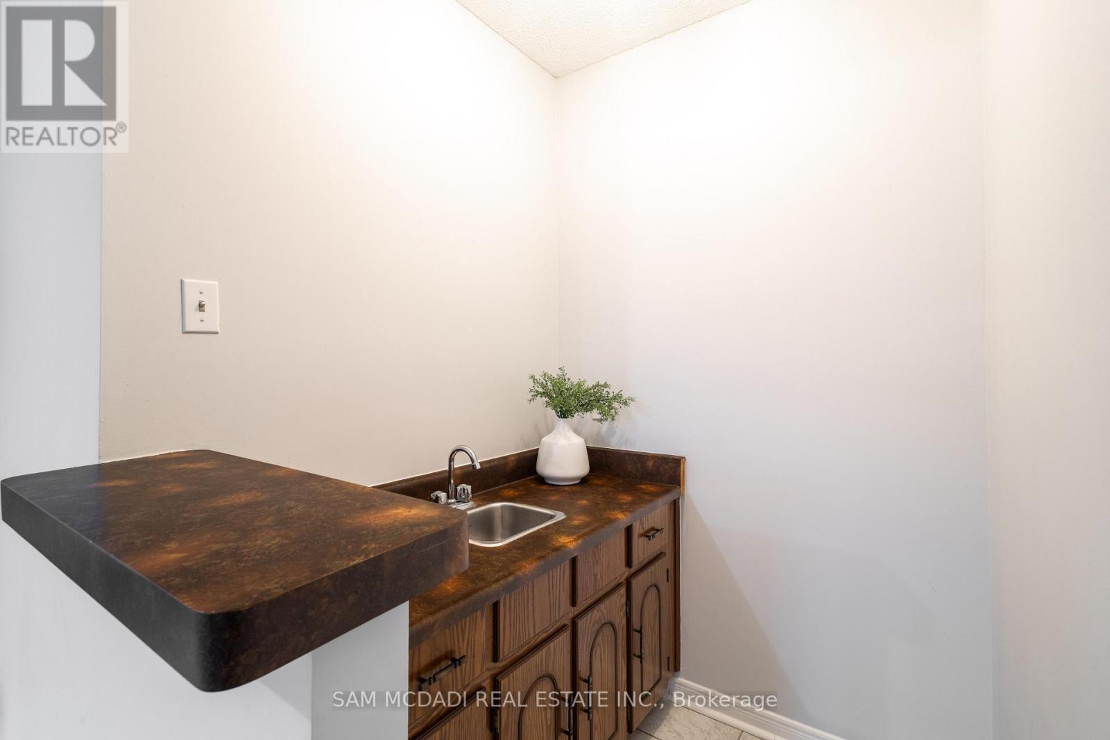 2093 The Chase, Mississauga, Ontario  L5M 3B8 - Photo 16 - W12679222