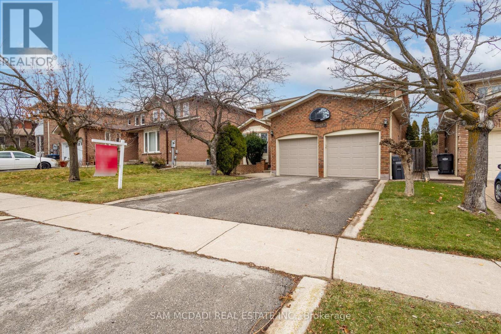 2093 The Chase, Mississauga, Ontario  L5M 3B8 - Photo 2 - W12679222