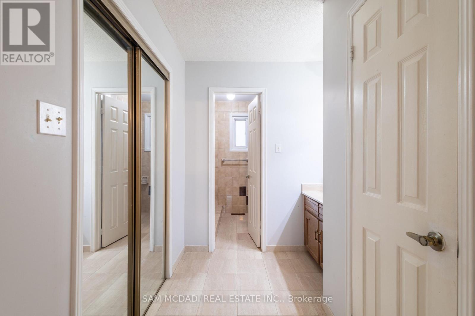 2093 The Chase, Mississauga, Ontario  L5M 3B8 - Photo 20 - W12679222