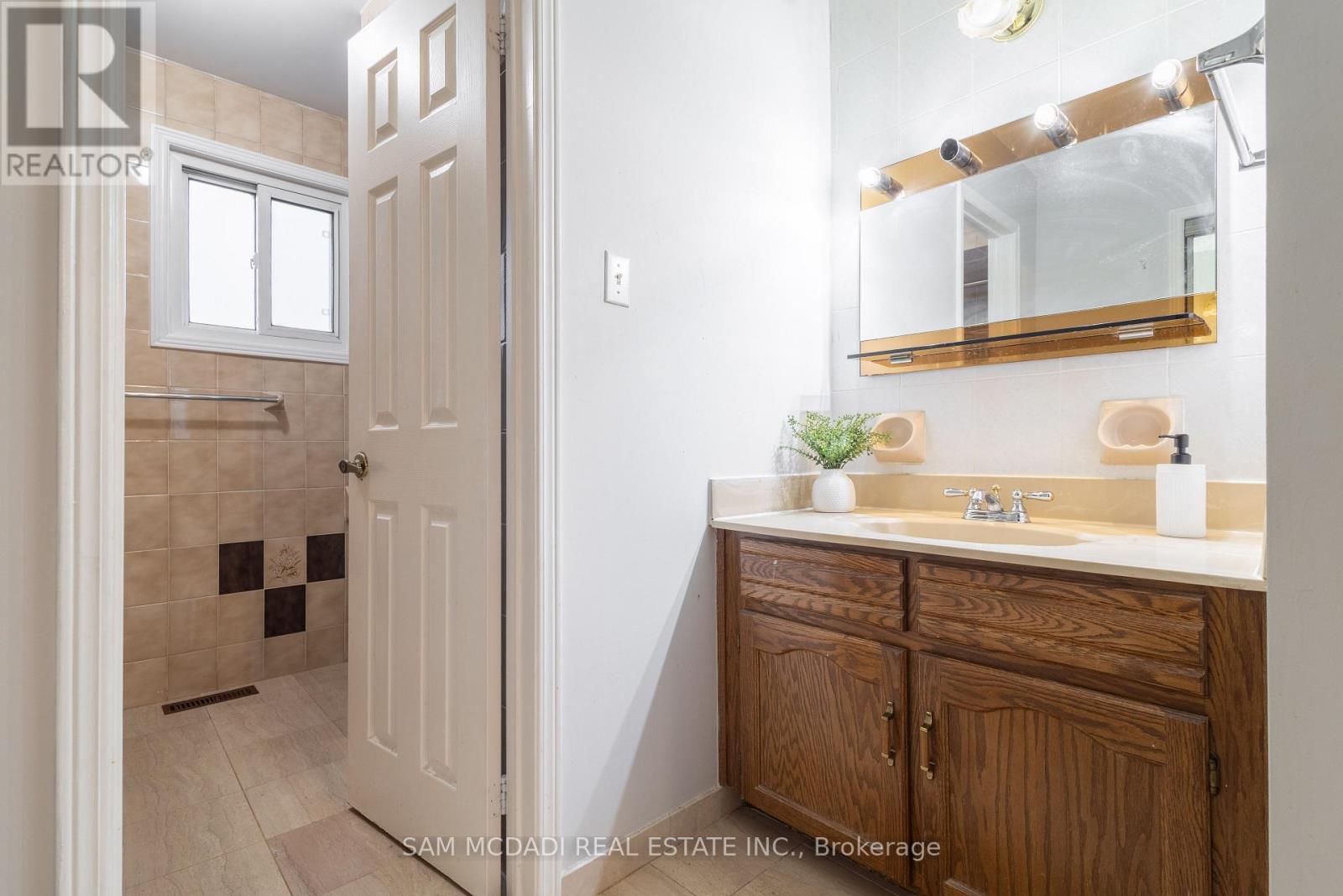 2093 The Chase, Mississauga, Ontario  L5M 3B8 - Photo 21 - W12679222