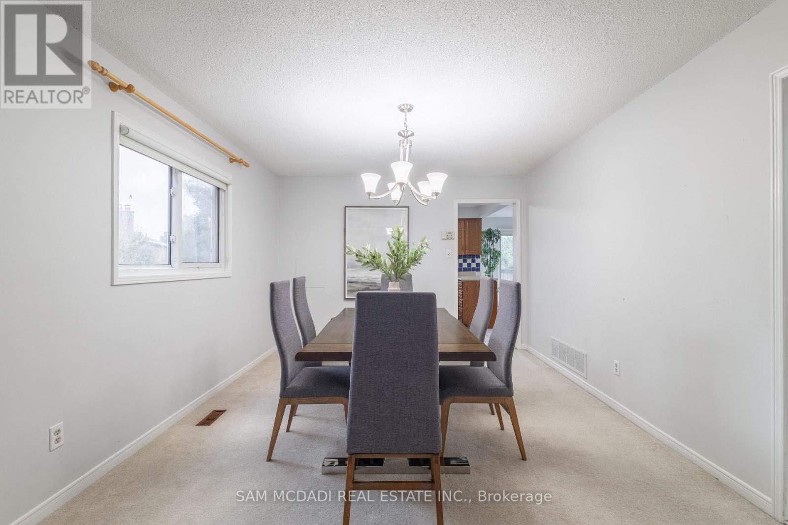 2093 The Chase, Mississauga, Ontario  L5M 3B8 - Photo 5 - W12679222