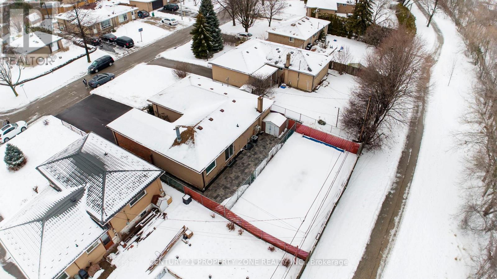 77 Belmont Drive, Brampton, Ontario  L6T 2K5 - Photo 5 - W12679248