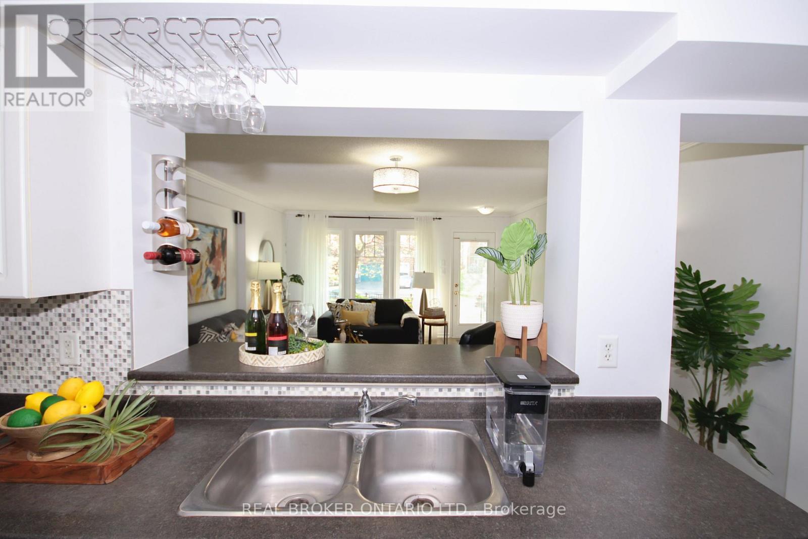 9 - 3200 Bentley Drive, Mississauga, Ontario  L5M 0P7 - Photo 9 - W12679254