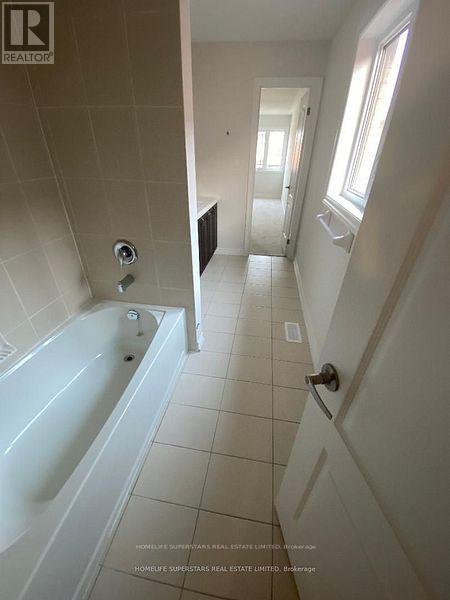 212 Palace Street E, Thorold, Ontario  L2V 5G7 - Photo 10 - X12679204