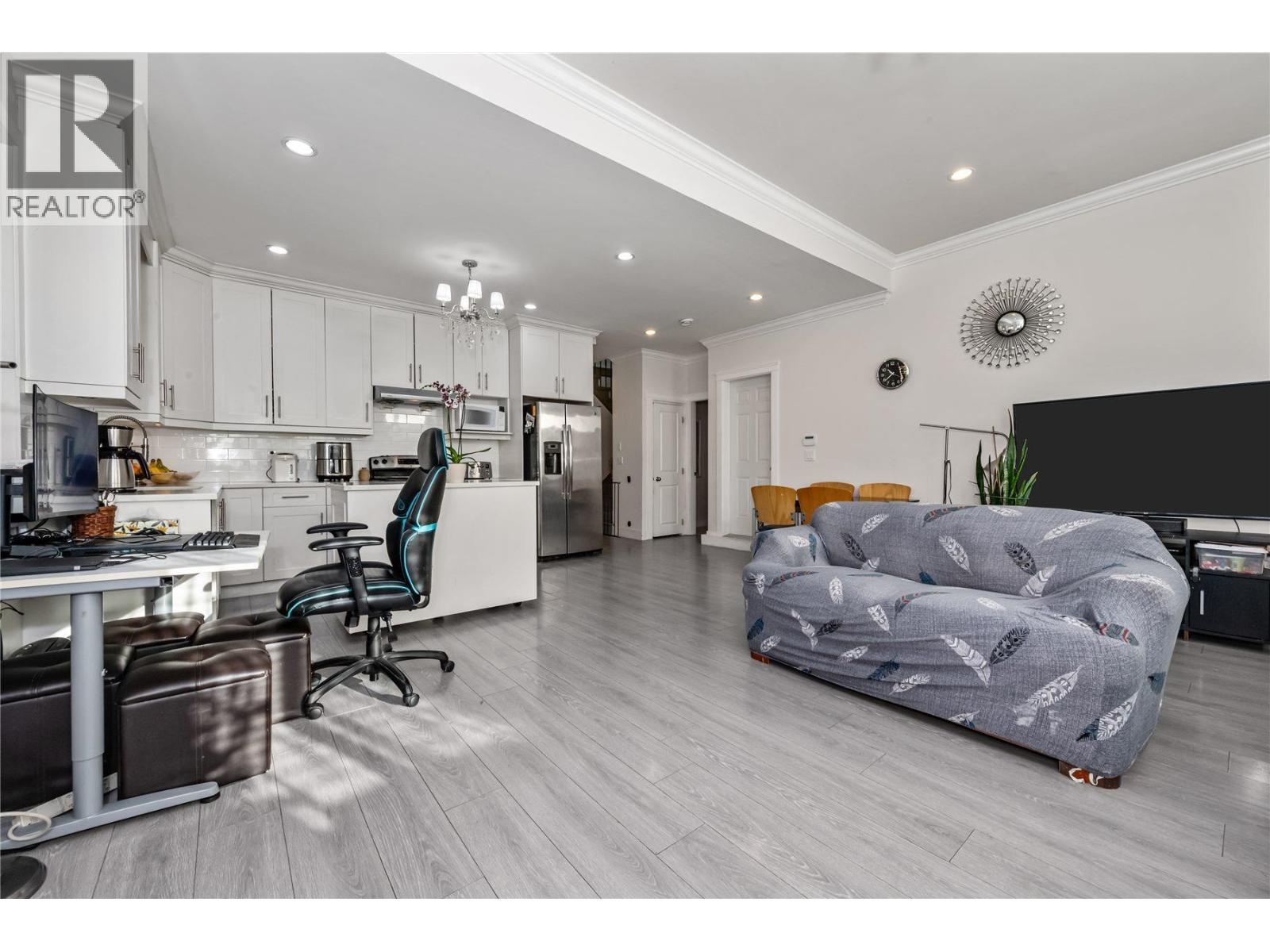 5461 Manor Street, Burnaby, British Columbia  V5G 1B6 - Photo 4 - R3072828