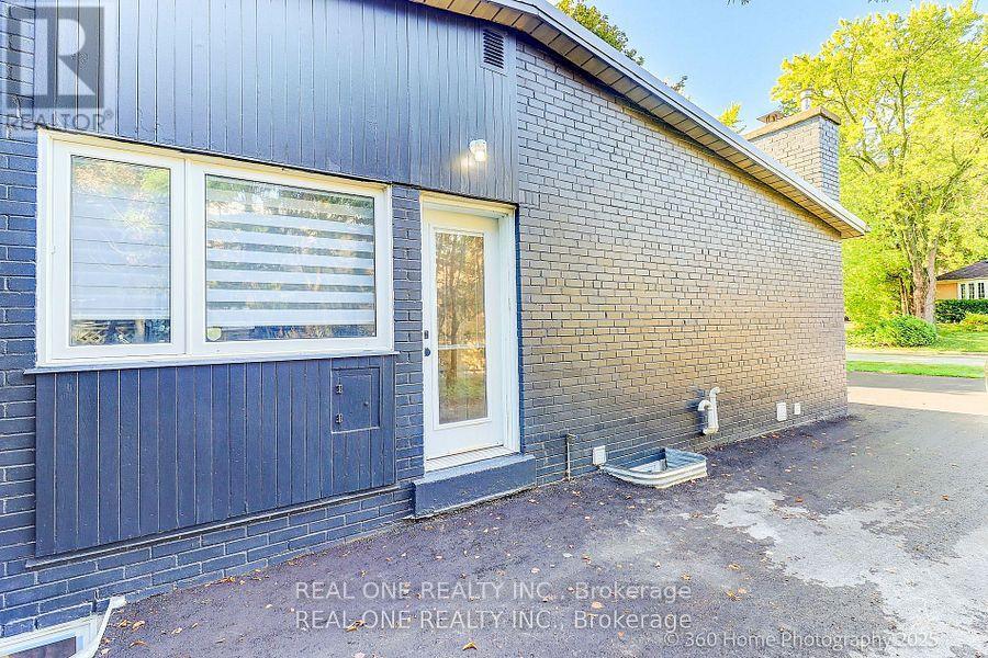 10 North Hills Terrace, Toronto, Ontario  M3C 1M6 - Photo 27 - C12679304