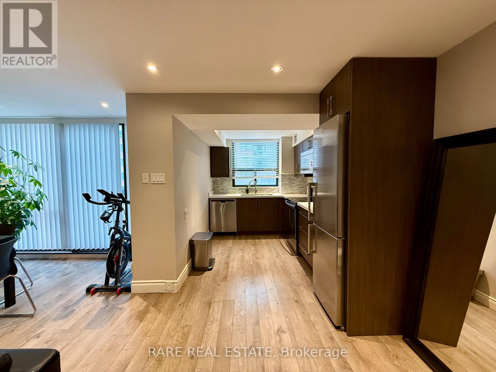 649 - 53 MCCAUL STREET, Toronto, Ontario