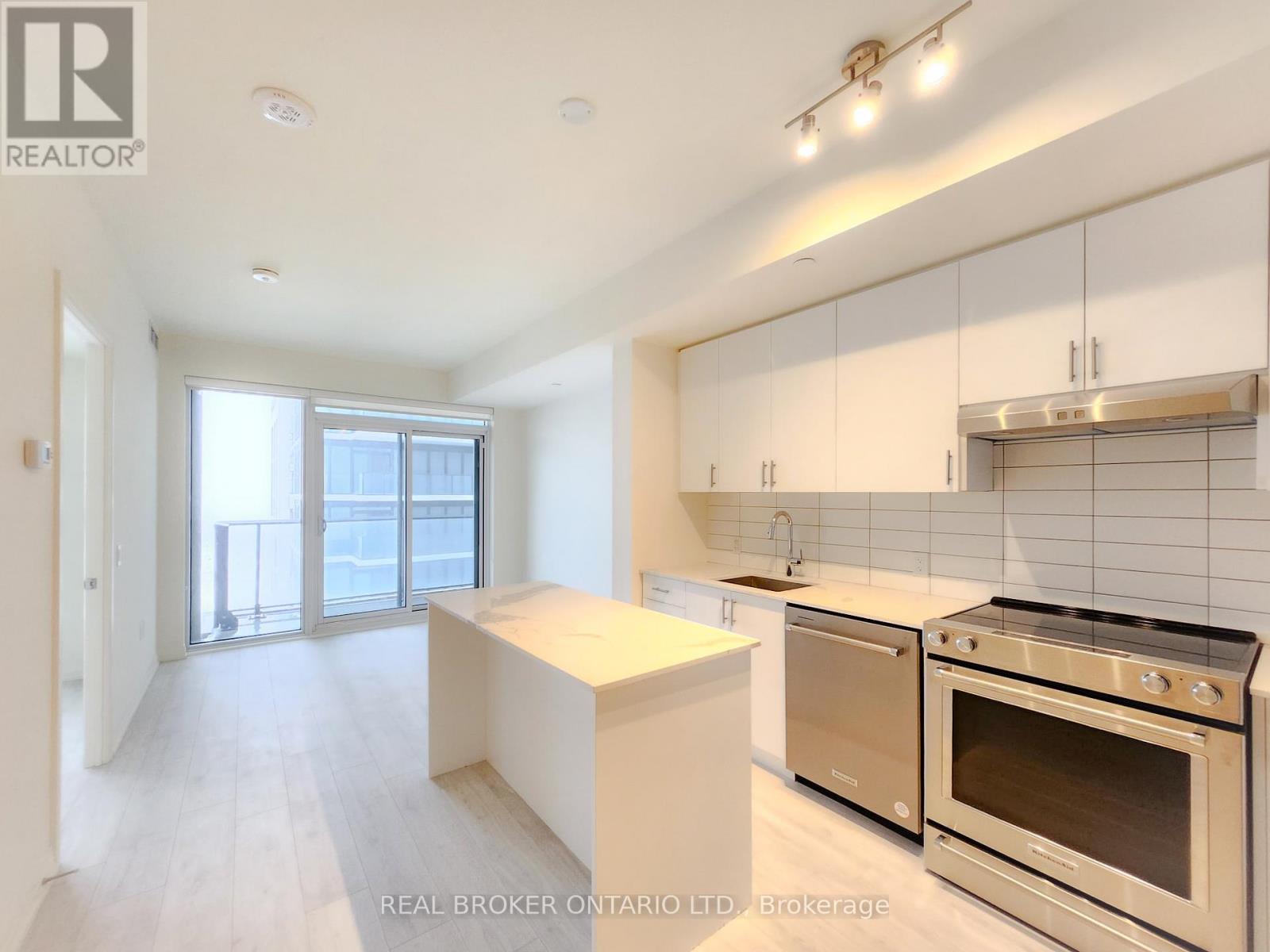 1825 - 9000 JANE STREET, Vaughan, Ontario