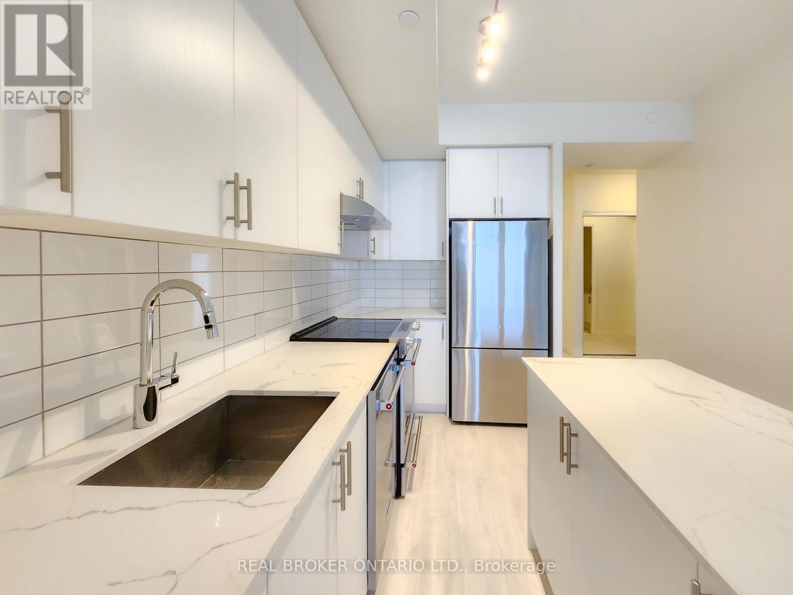 1825 - 9000 Jane Street, Vaughan, Ontario  L4K 0M6 - Photo 3 - N12679306