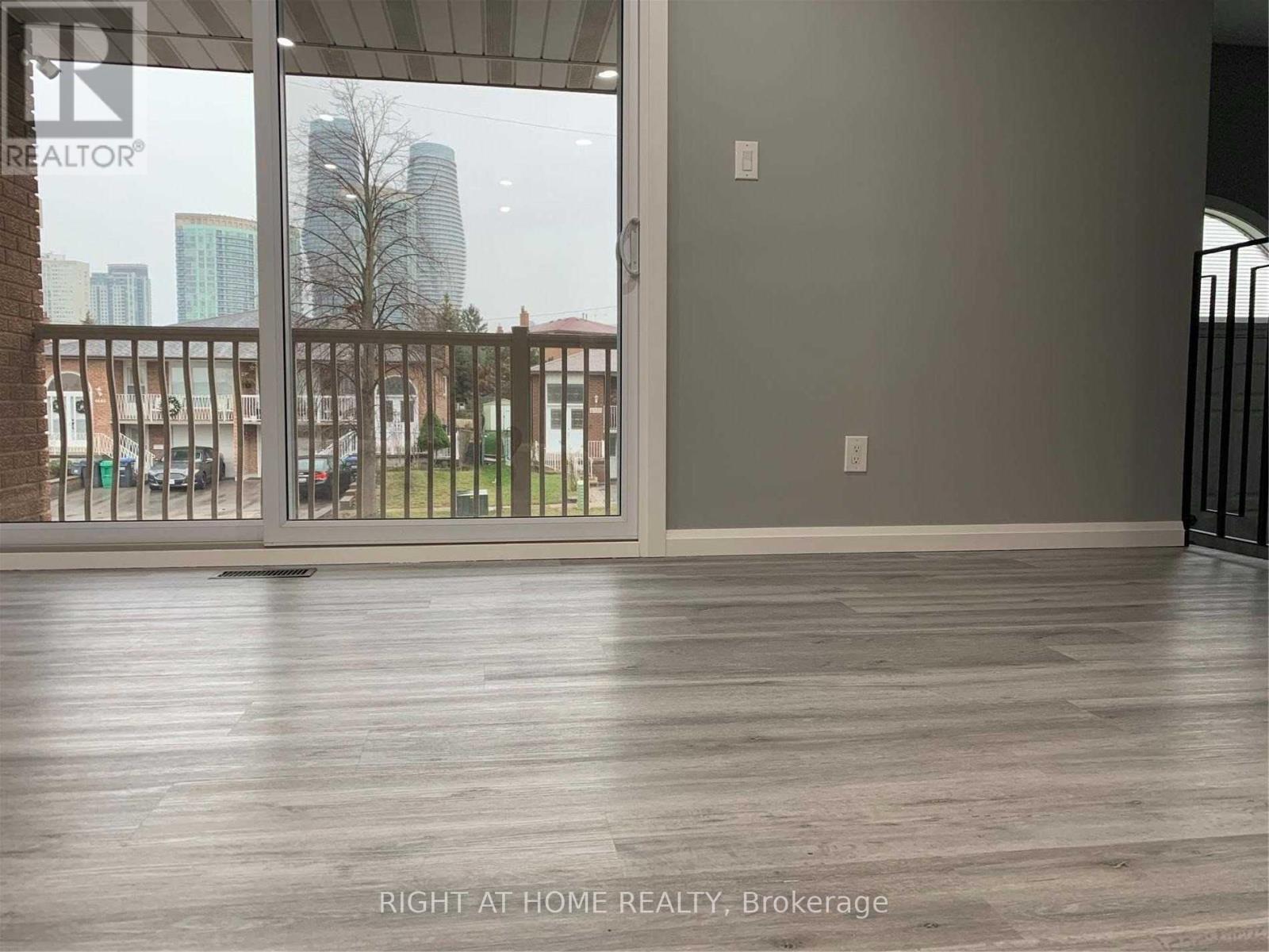 Upper - 4087 Clevedon Drive, Mississauga, Ontario  L4Z 1J4 - Photo 2 - W12679284