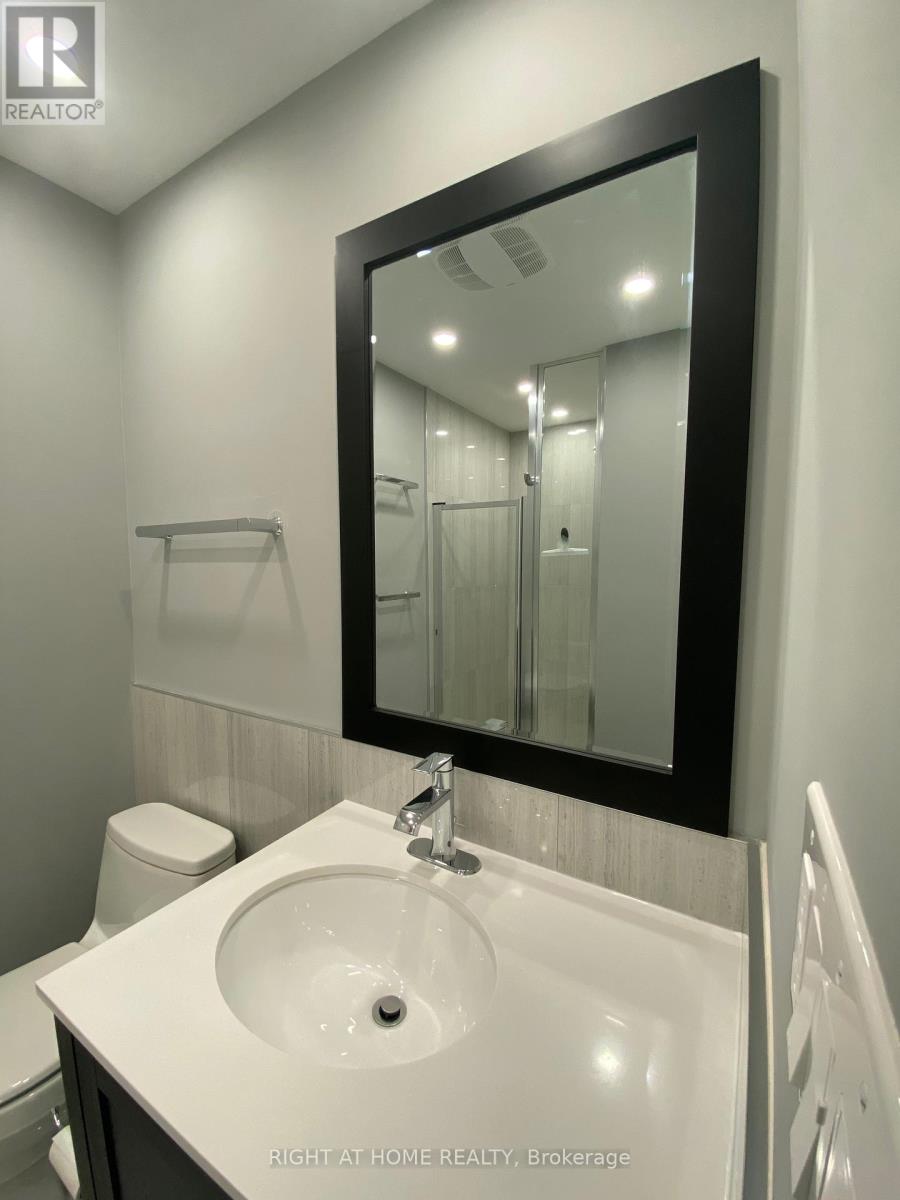Upper - 4087 Clevedon Drive, Mississauga, Ontario  L4Z 1J4 - Photo 8 - W12679284
