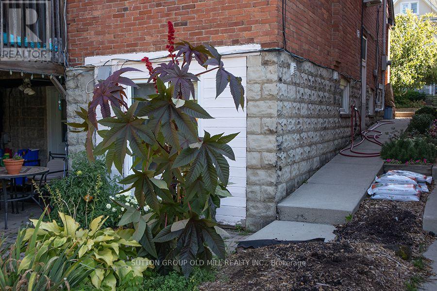 Lower - 118 Mavety Street, Toronto, Ontario  M6P 2L9 - Photo 32 - W12679328