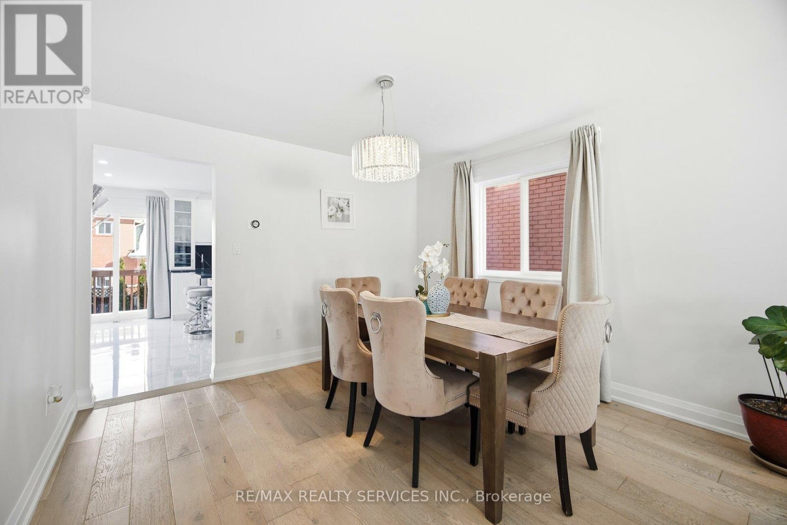 71 Hutton Crescent, Caledon, Ontario  L7C 1A7 - Photo 10 - W12679344