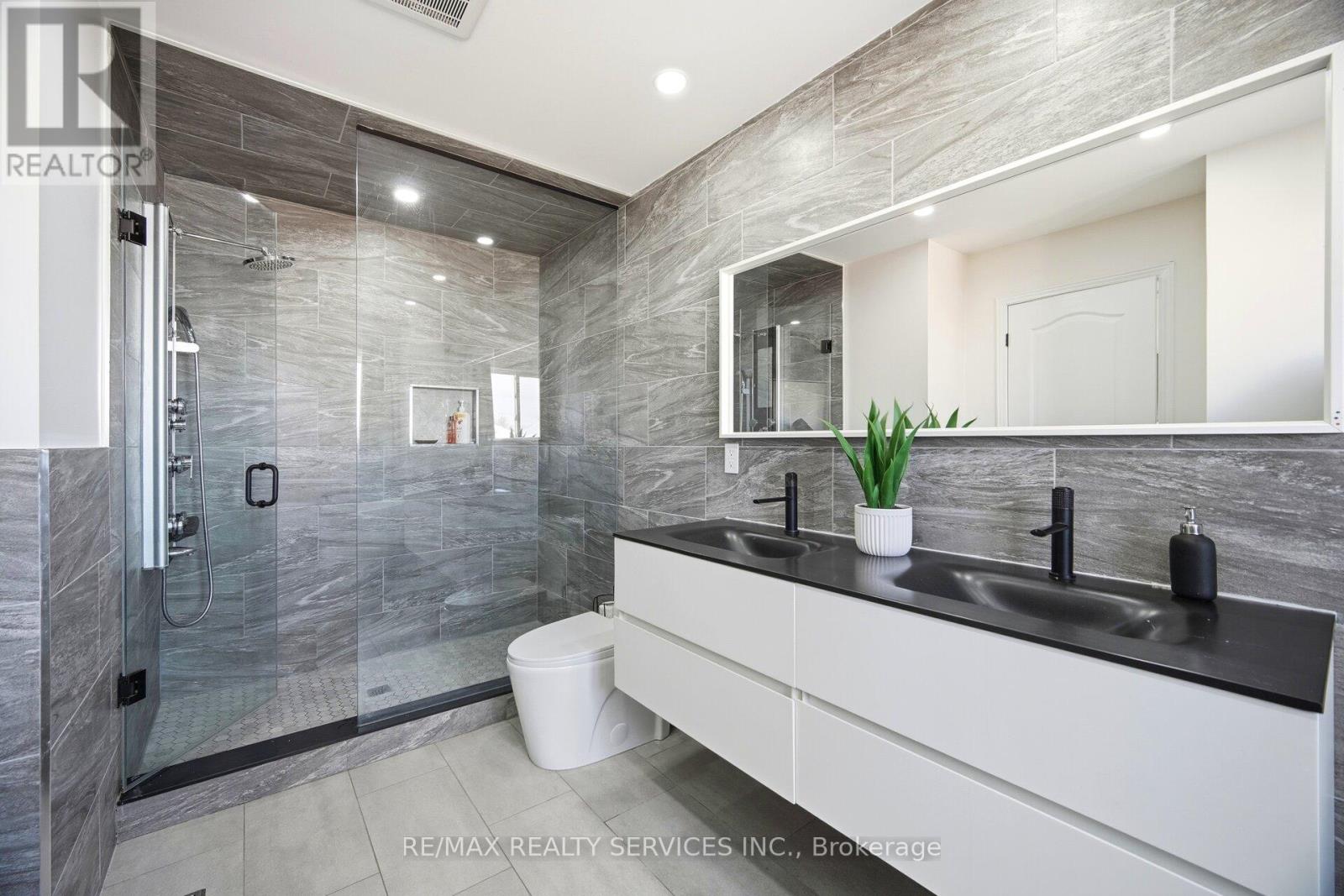 71 Hutton Crescent, Caledon, Ontario  L7C 1A7 - Photo 33 - W12679344