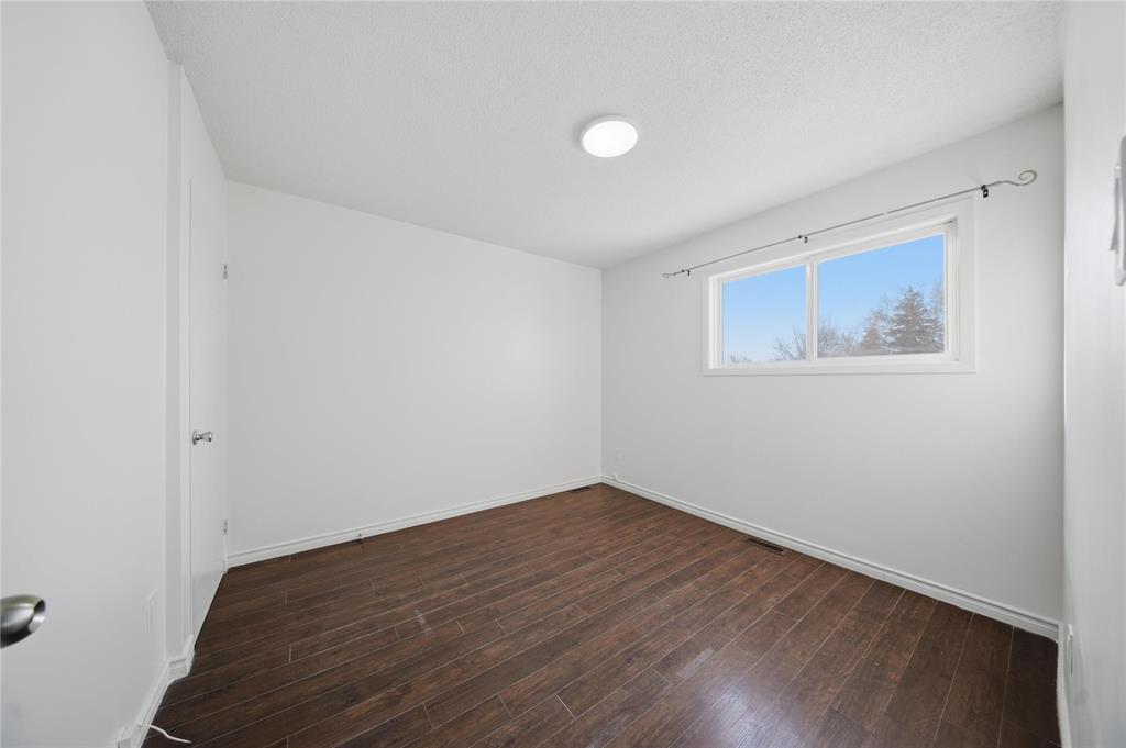 52 Villeneuve Boulevard, Winnipeg, Manitoba  R3V 1C1 - Photo 10 - 202600603