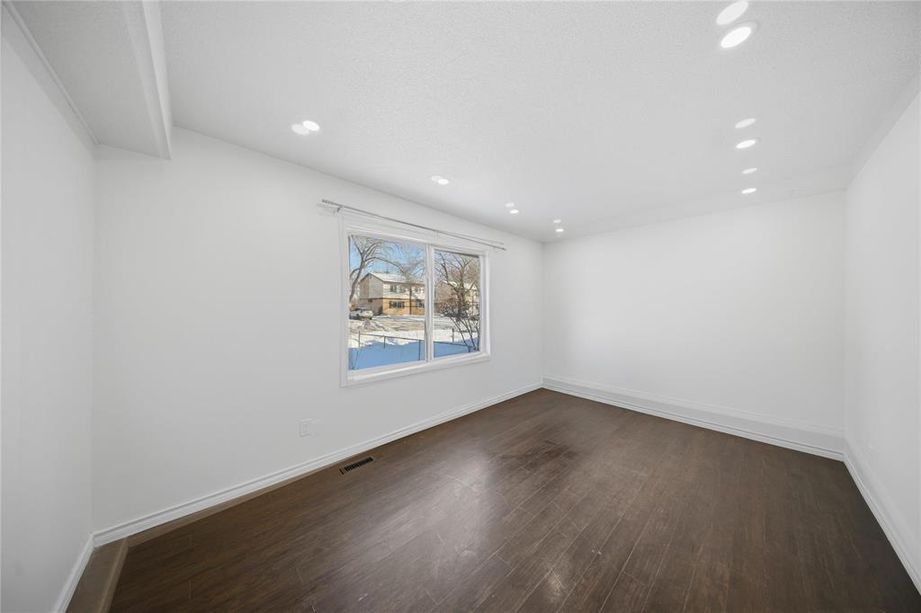 52 Villeneuve Boulevard, Winnipeg, Manitoba  R3V 1C1 - Photo 8 - 202600603