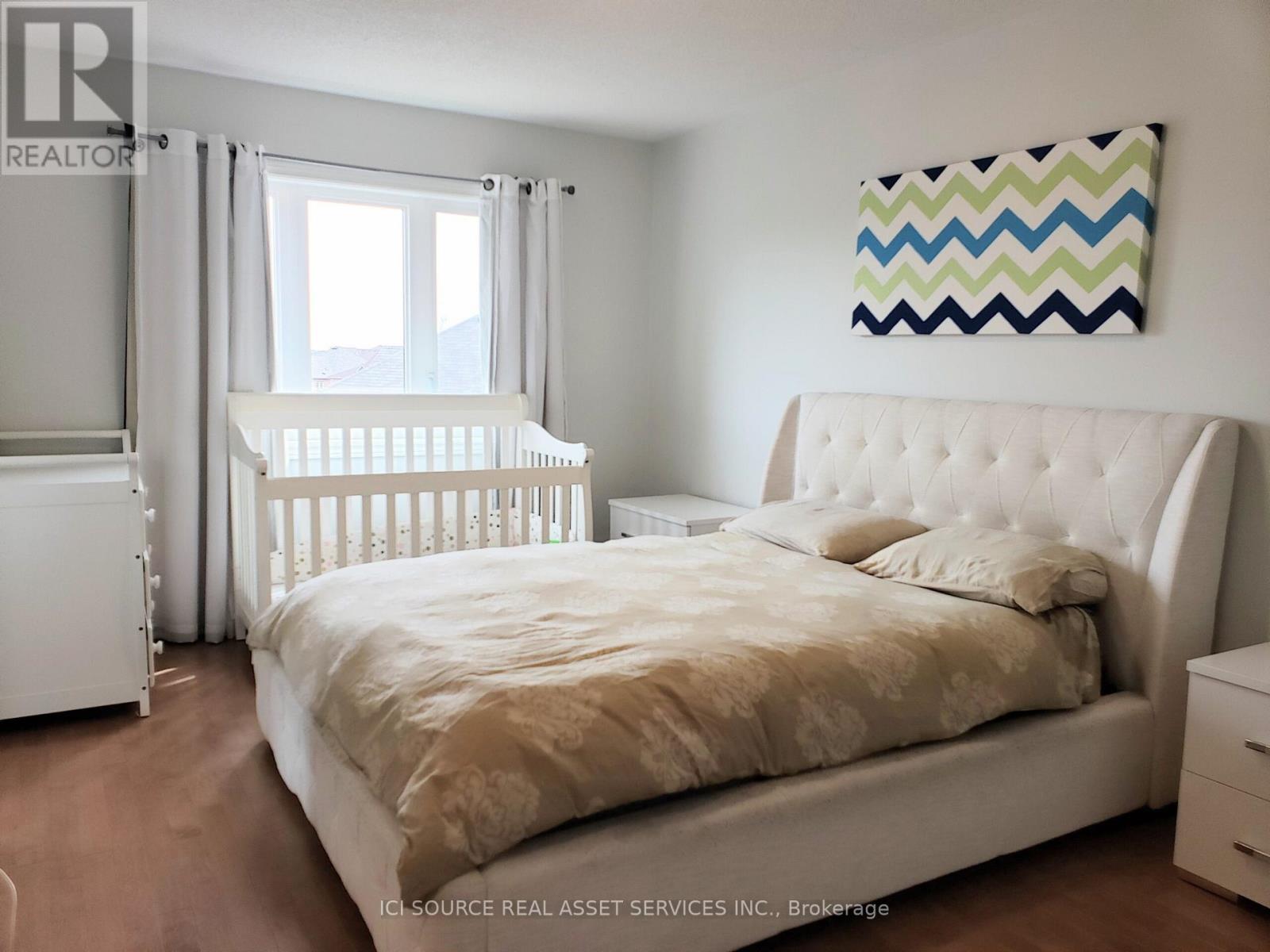 Upper - 43 Crimson Forest Drive, Vaughan, Ontario  L6A 4C4 - Photo 10 - N12679366