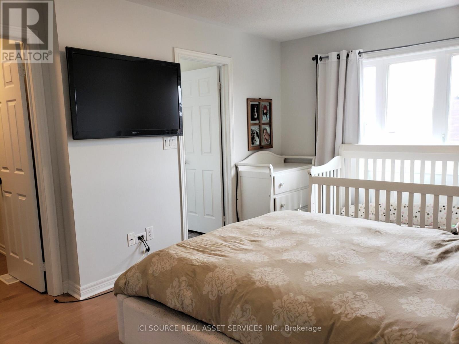 Upper - 43 Crimson Forest Drive, Vaughan, Ontario  L6A 4C4 - Photo 11 - N12679366