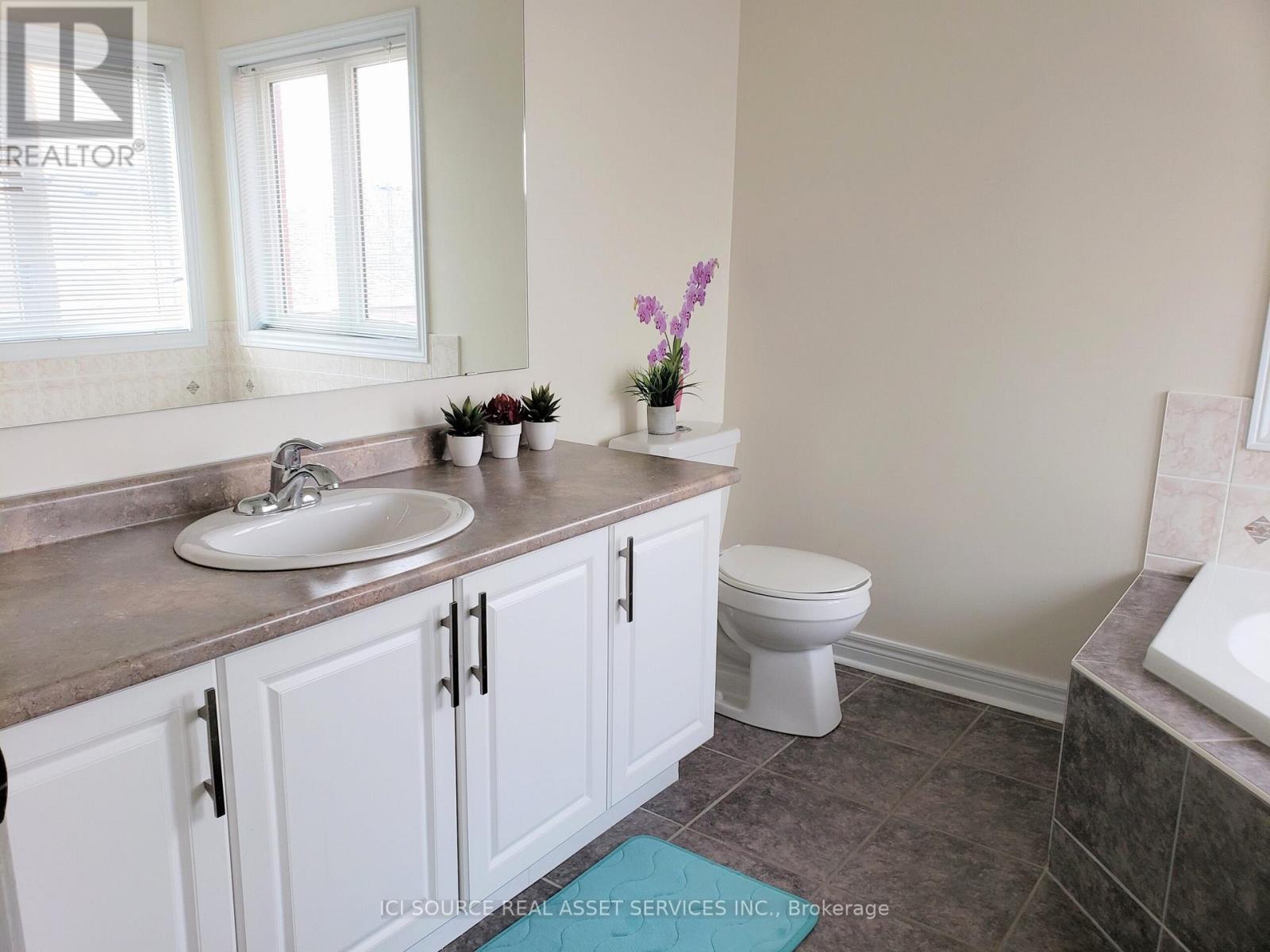 Upper - 43 Crimson Forest Drive, Vaughan, Ontario  L6A 4C4 - Photo 13 - N12679366