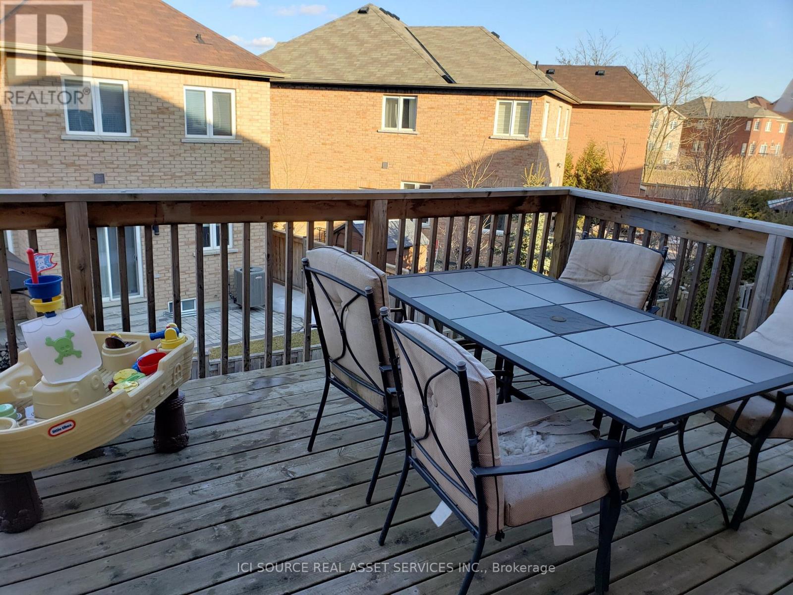 Upper - 43 Crimson Forest Drive, Vaughan, Ontario  L6A 4C4 - Photo 14 - N12679366