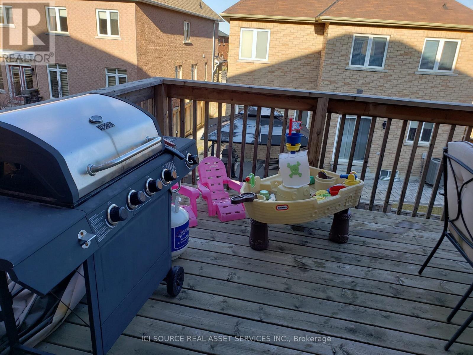 Upper - 43 Crimson Forest Drive, Vaughan, Ontario  L6A 4C4 - Photo 15 - N12679366