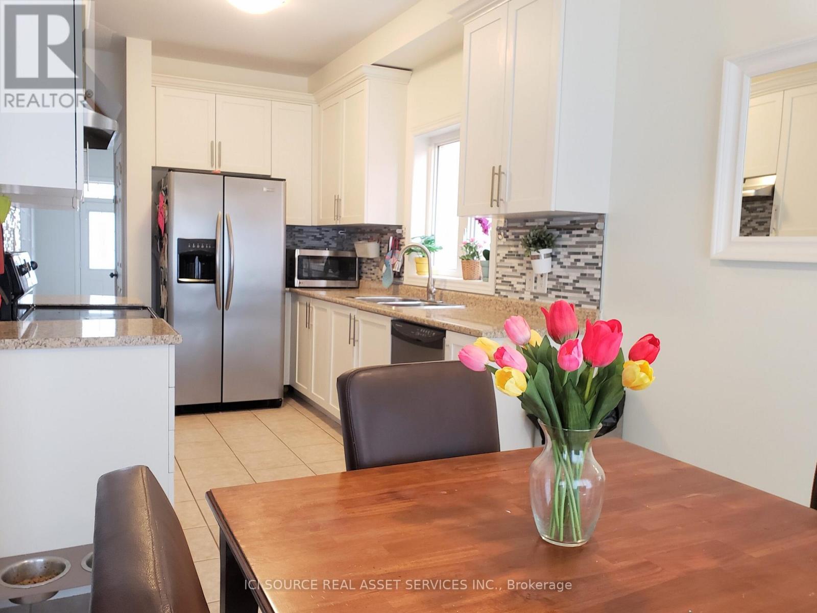 Upper - 43 Crimson Forest Drive, Vaughan, Ontario  L6A 4C4 - Photo 2 - N12679366