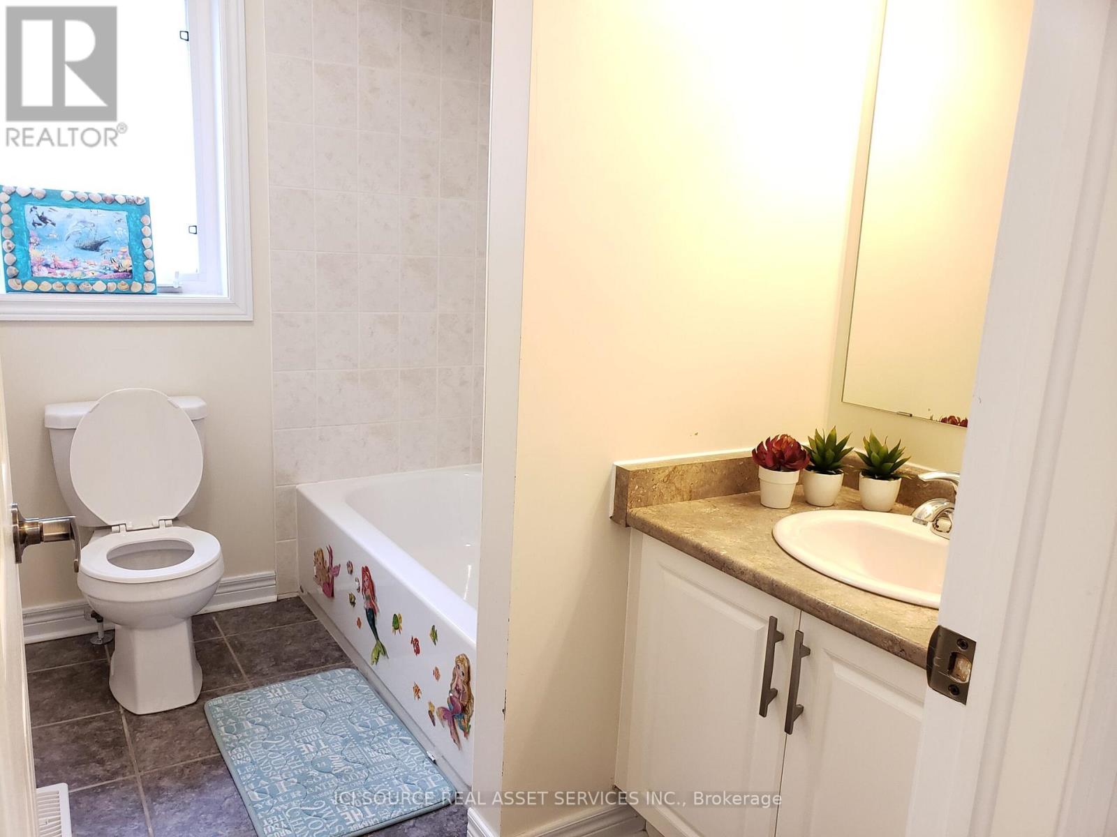 Upper - 43 Crimson Forest Drive, Vaughan, Ontario  L6A 4C4 - Photo 9 - N12679366