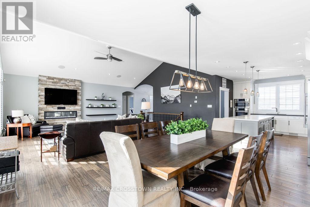 25 Mennill Drive, Springwater, Ontario  L0L 1Y3 - Photo 10 - S12679376