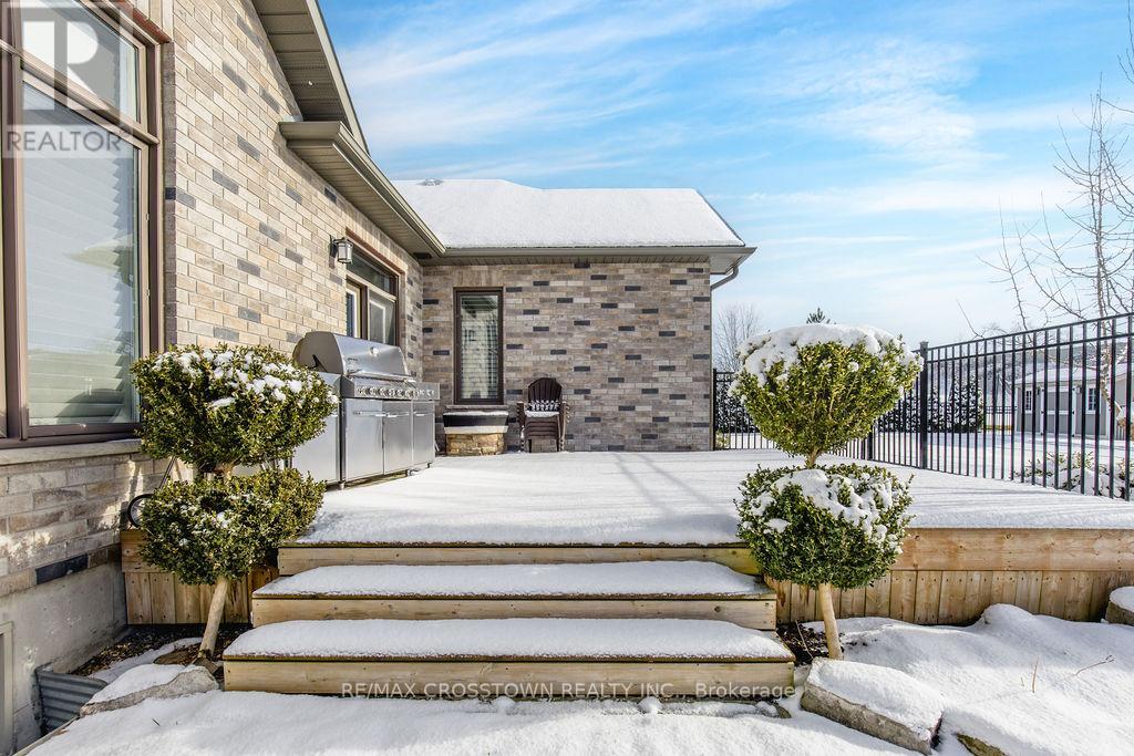 25 Mennill Drive, Springwater, Ontario  L0L 1Y3 - Photo 12 - S12679376