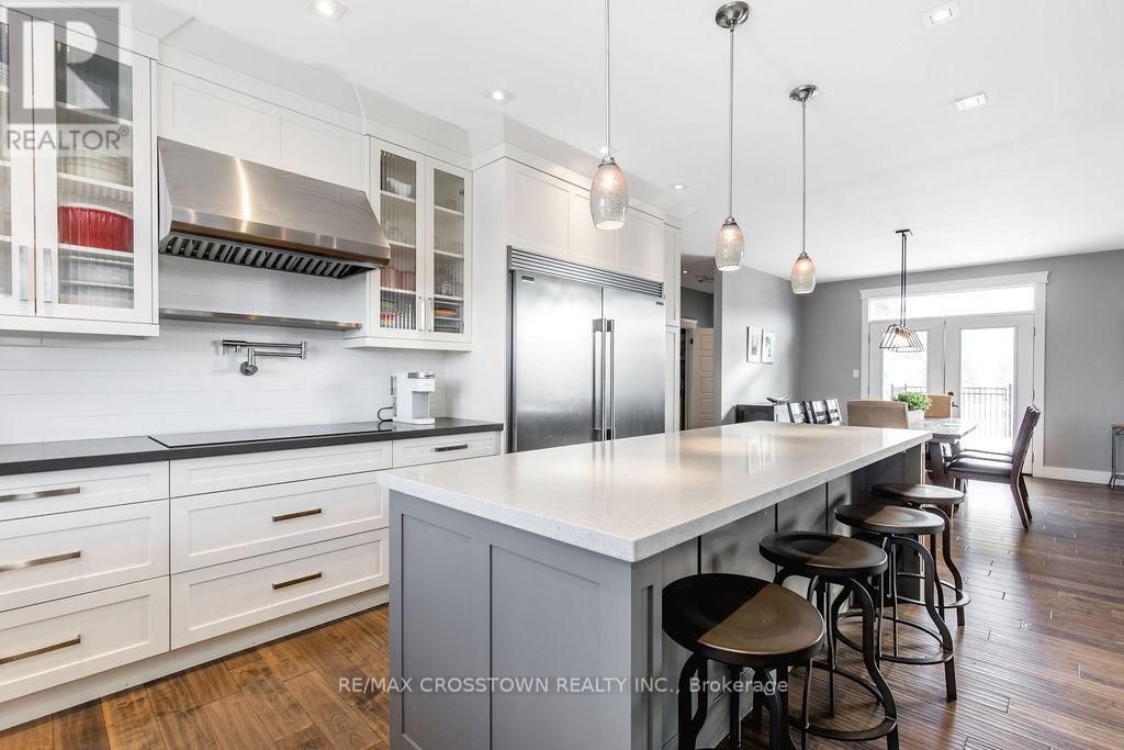 25 Mennill Drive, Springwater, Ontario  L0L 1Y3 - Photo 15 - S12679376