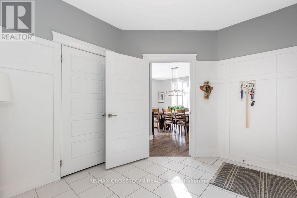 25 Mennill Drive, Springwater, Ontario  L0L 1Y3 - Photo 22 - S12679376