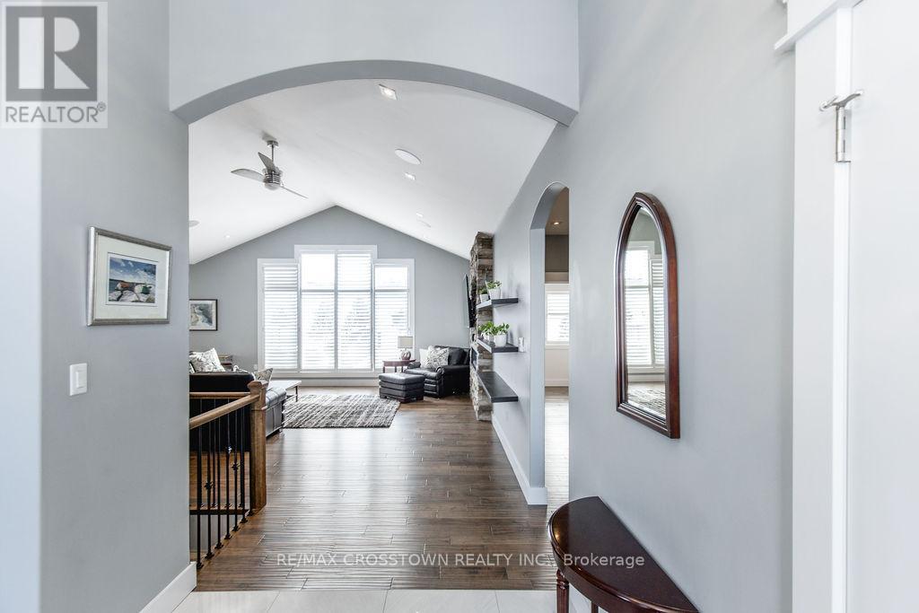 25 Mennill Drive, Springwater, Ontario  L0L 1Y3 - Photo 4 - S12679376