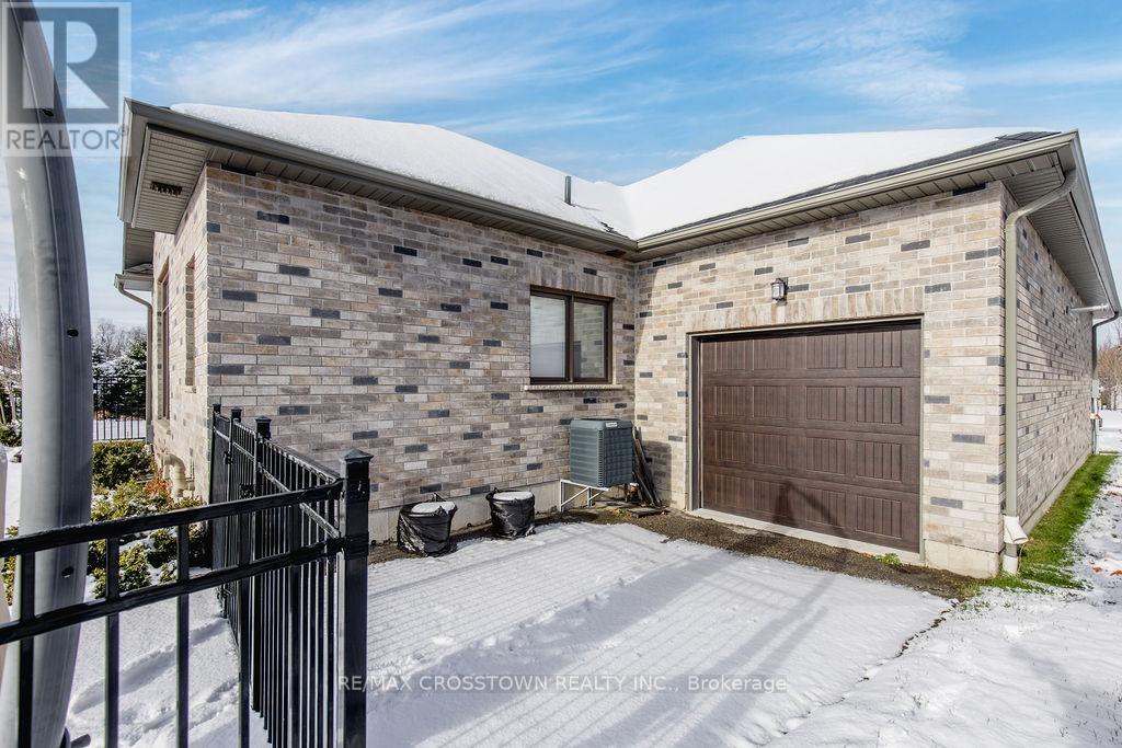 25 Mennill Drive, Springwater, Ontario  L0L 1Y3 - Photo 44 - S12679376
