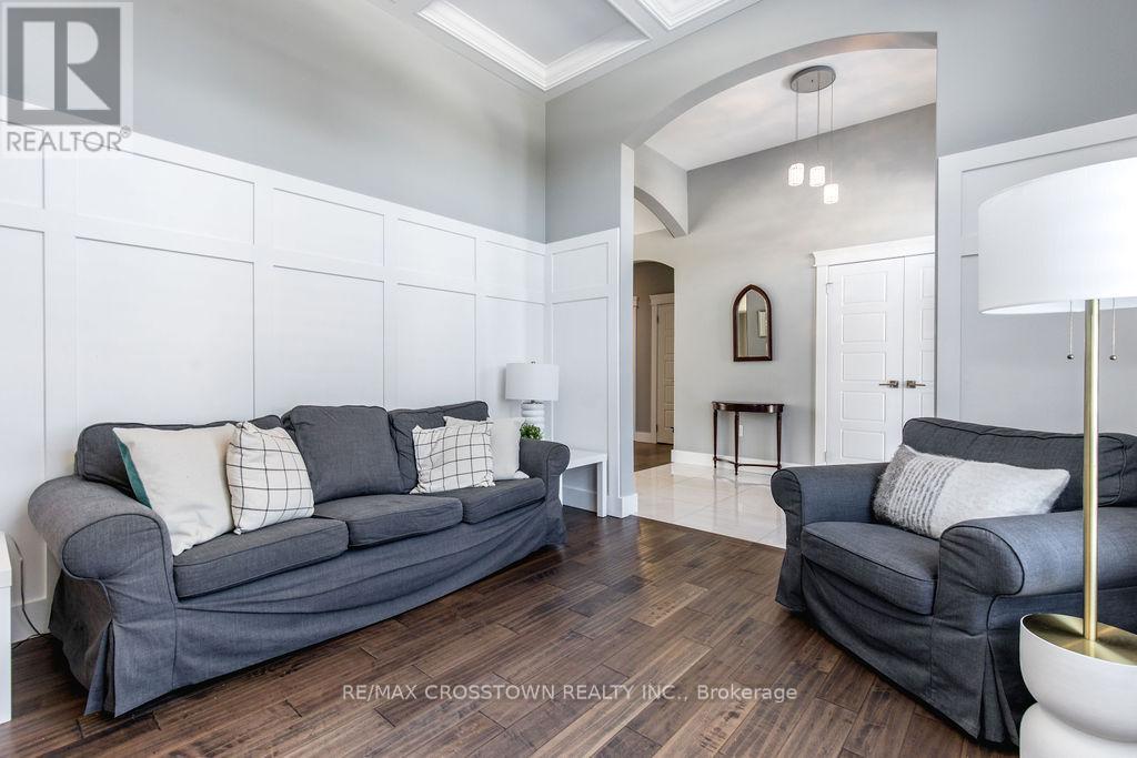 25 Mennill Drive, Springwater, Ontario  L0L 1Y3 - Photo 5 - S12679376