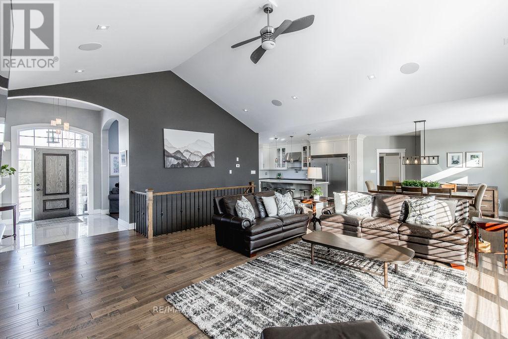 25 Mennill Drive, Springwater, Ontario  L0L 1Y3 - Photo 9 - S12679376