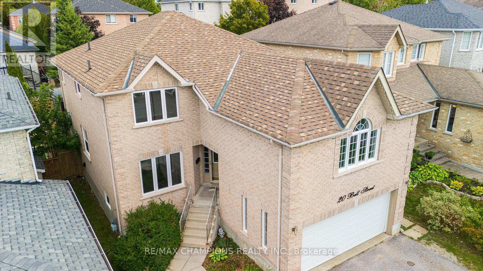 20 Bell Street, Barrie, Ontario  L4N 0J2 - Photo 2 - S12404824