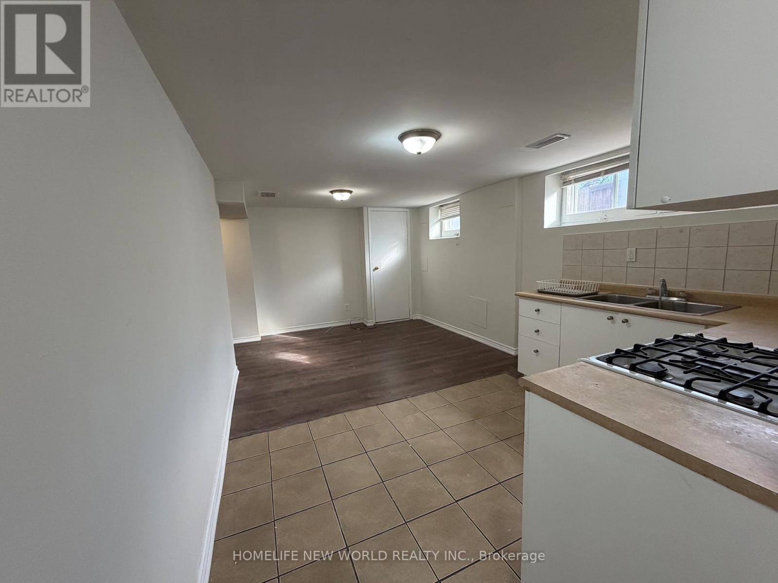 15 Abigail Place, Toronto, Ontario  M9R 3X1 - Photo 13 - W12679358