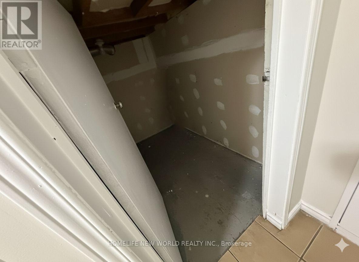 15 Abigail Place, Toronto, Ontario  M9R 3X1 - Photo 24 - W12679358