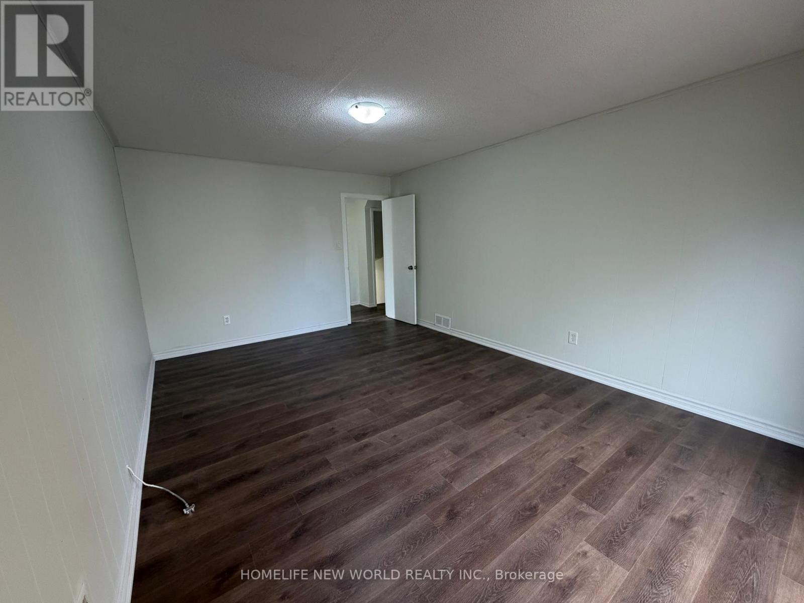 15 Abigail Place, Toronto, Ontario  M9R 3X1 - Photo 4 - W12679358