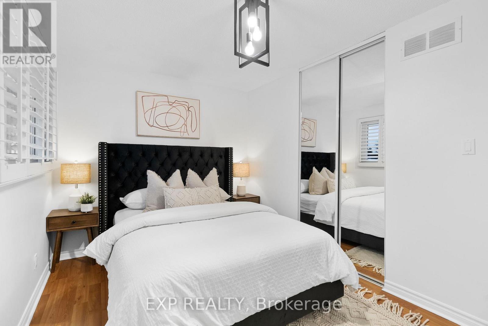 22 Pierpont Place, Mississauga, Ontario  L5N 5V1 - Photo 25 - W12679374