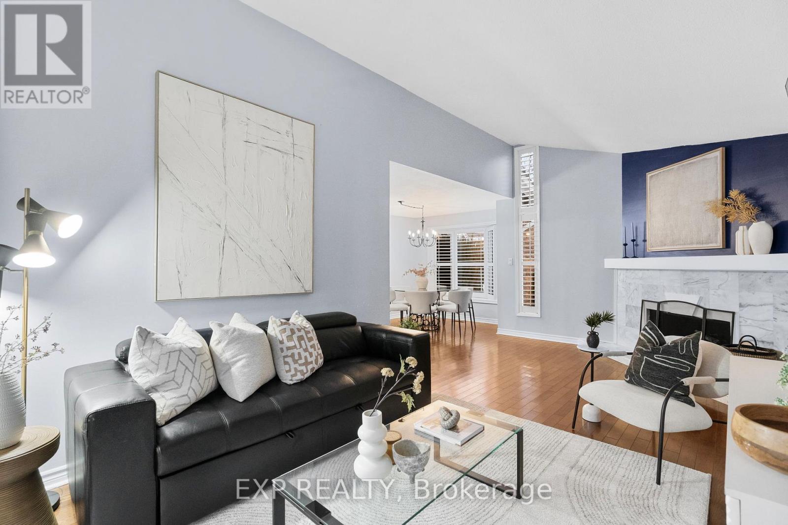 22 Pierpont Place, Mississauga, Ontario  L5N 5V1 - Photo 3 - W12679374