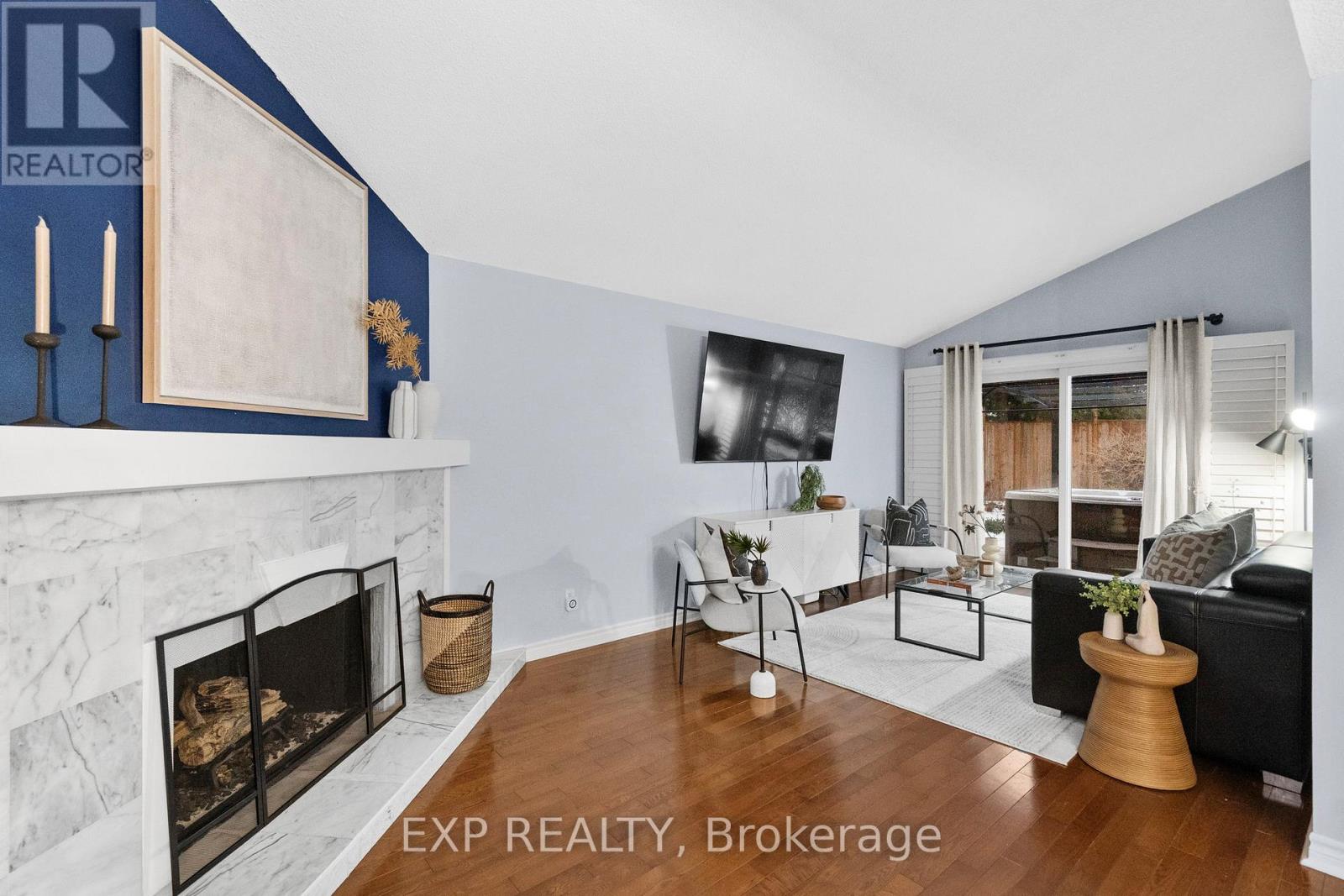 22 Pierpont Place, Mississauga, Ontario  L5N 5V1 - Photo 5 - W12679374