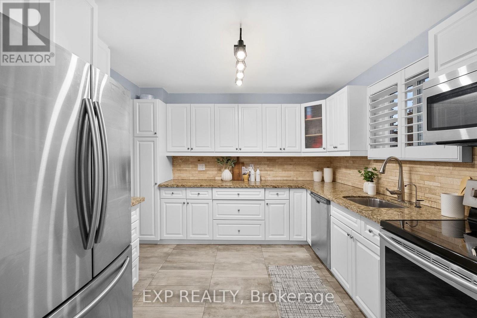 22 Pierpont Place, Mississauga, Ontario  L5N 5V1 - Photo 7 - W12679374