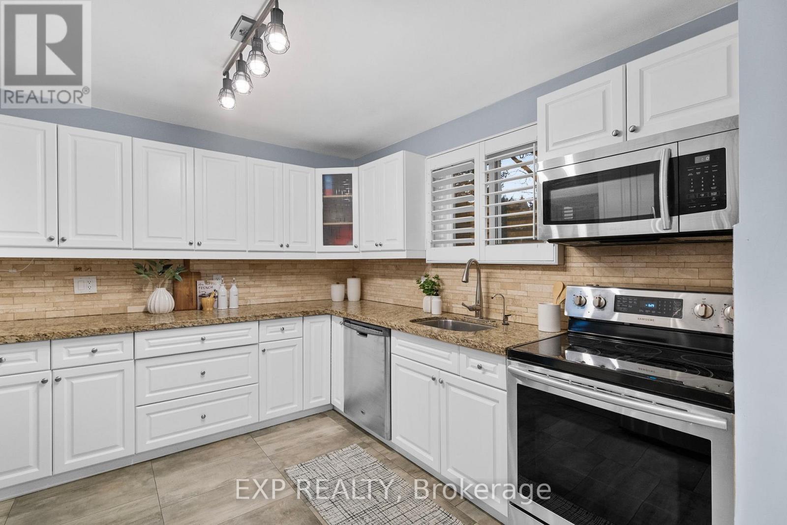 22 Pierpont Place, Mississauga, Ontario  L5N 5V1 - Photo 9 - W12679374