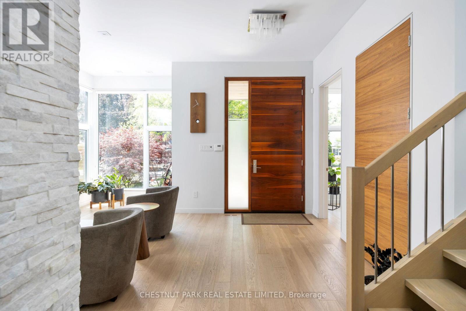 2121 Harvest Drive, Mississauga, Ontario  L4Y 1T7 - Photo 5 - W12679378