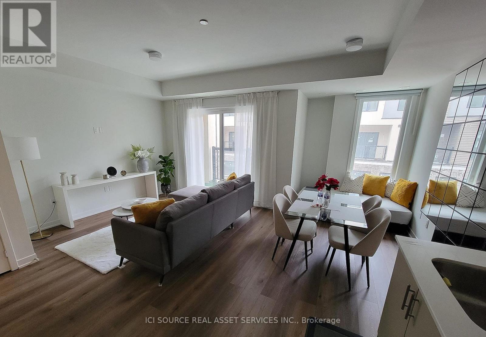 8 - 3556 Colonial Drive, Mississauga, Ontario  L5L 5T3 - Photo 2 - W12679386