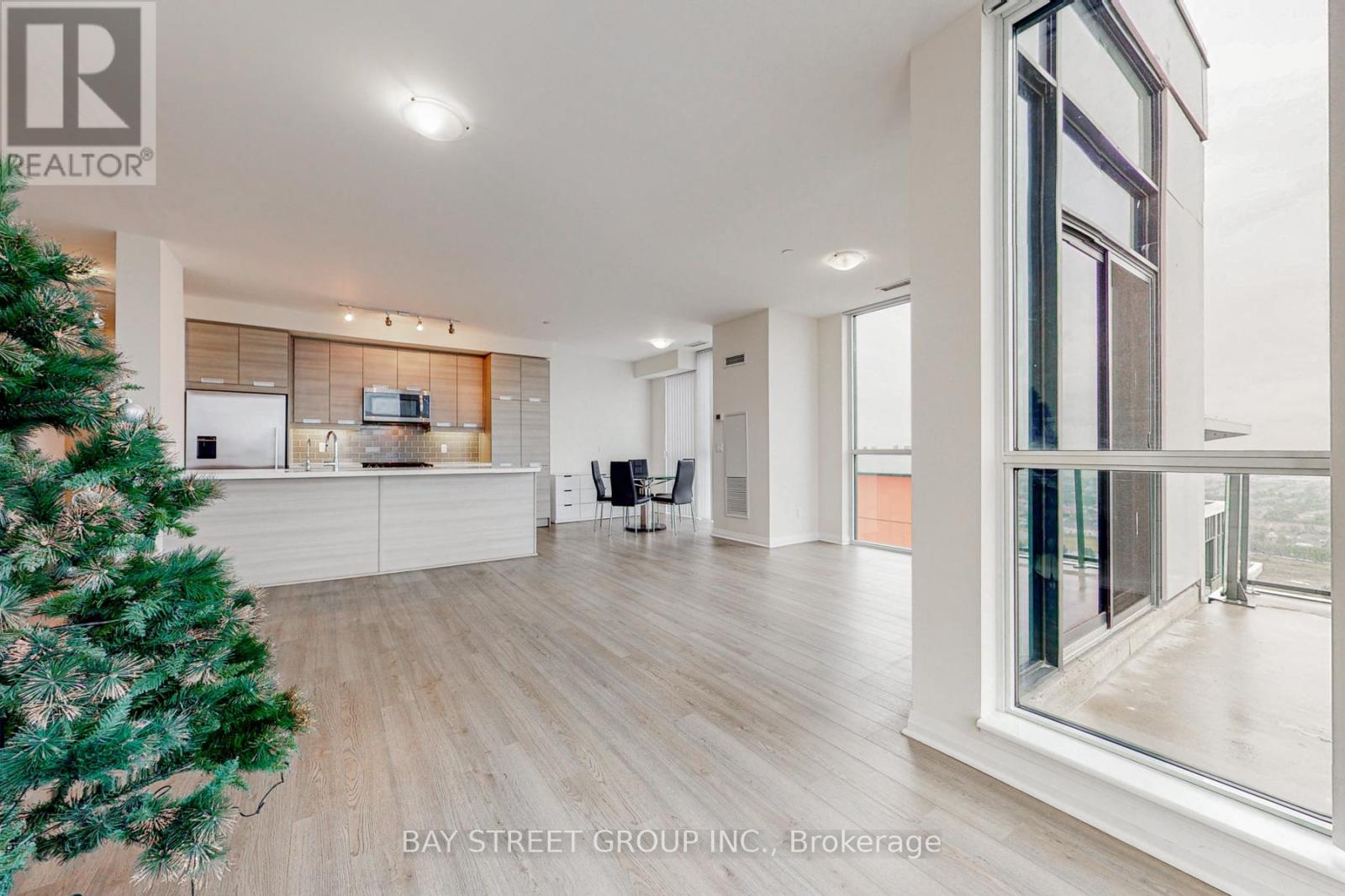 2801 - 75 Eglinton Avenue W, Mississauga, Ontario  L5R 0E5 - Photo 15 - W12679392