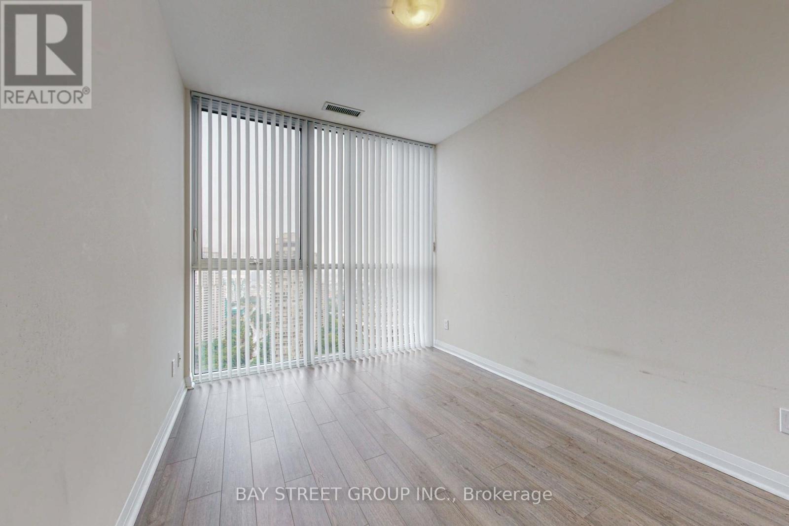 2801 - 75 Eglinton Avenue W, Mississauga, Ontario  L5R 0E5 - Photo 23 - W12679392