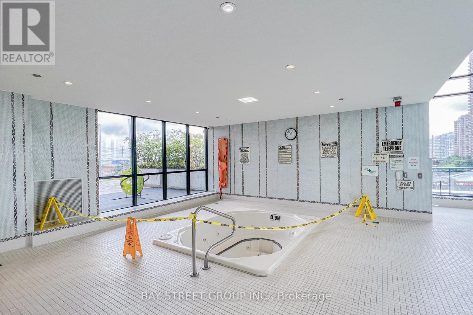 2801 - 75 Eglinton Avenue W, Mississauga, Ontario  L5R 0E5 - Photo 34 - W12679392